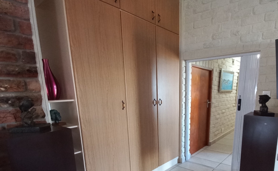 5 Bedroom Property for Sale in Dana Bay Western Cape